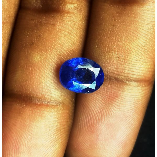 3.93 Carats Natural Blue Sapphire 9.35x7.40x5.65 mm
