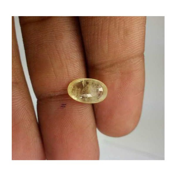 3.98 Carats Yellow Sapphire 11.11 x 6.93 x 4.93 mm