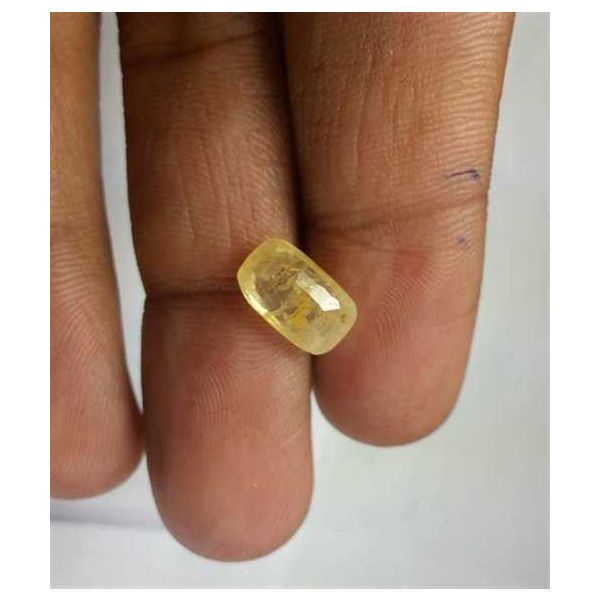 3.98 Carats Yellow Sapphire 11.30 x 6.80 x 4.44 mm