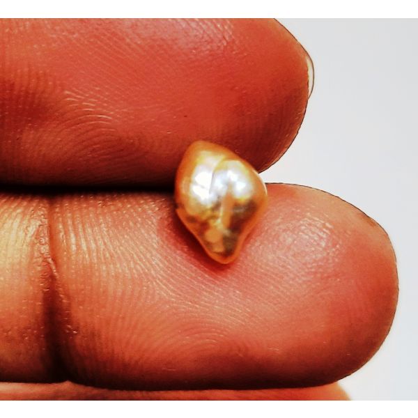 1.41 Carats Natural Golden Pearl 8.36 x 6.17 x 4.24 mm