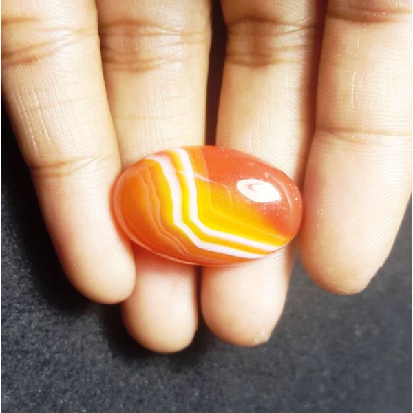24.20 carat Natural Banded Agate 25.92 x 16.51 x 7.21 mm