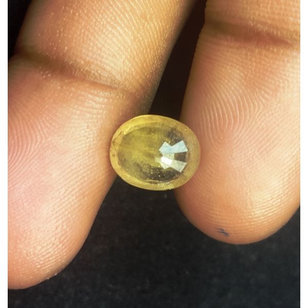 3.85 Carats Natural Yellow Sapphire 19.15 x 8.15 x 4.90 mm