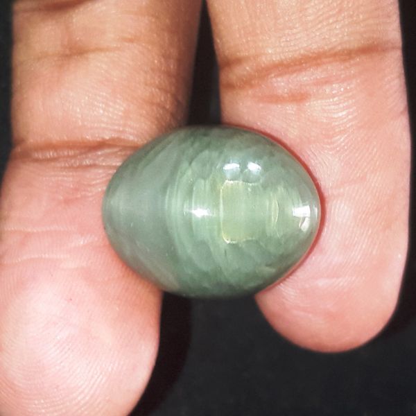 18.73 Carats Natural Greyish Green Cat's Eye Quartz 17.77 x 14.35 x 10.18 mm