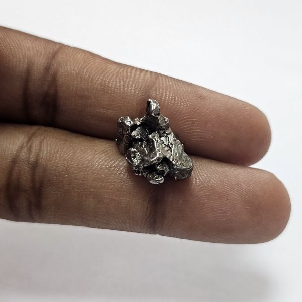 15.24 carats Natural  Meteorite 13.20 × 16.00 × 16.25 mm