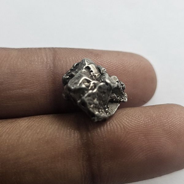 15.67 Carats Natural Meteorite 18.72 x 14.09 x 13.18 mm