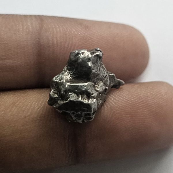 17.36 Carats Natural Meteorite 16.99 x 17.74 x 14.65 mm