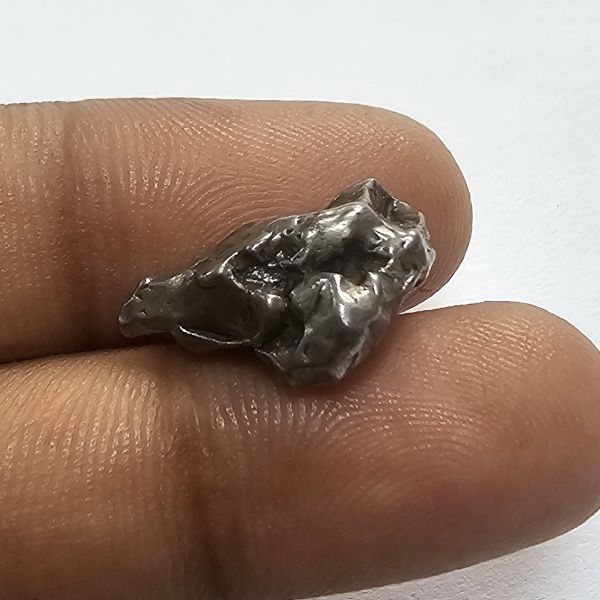 18.55 Carats Natural Meteorite 7.14x15.22x17.80 mm