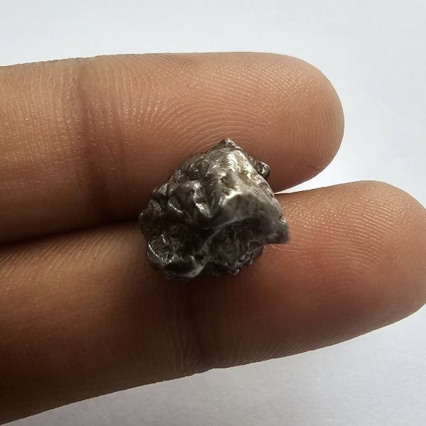 18.67  Carats Natural Meteorite 15.59x14.84x16.59 mm