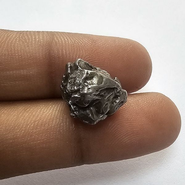 16.63 Carats Natural Meteorite 15.69 x 17.10 x 16.42 mm