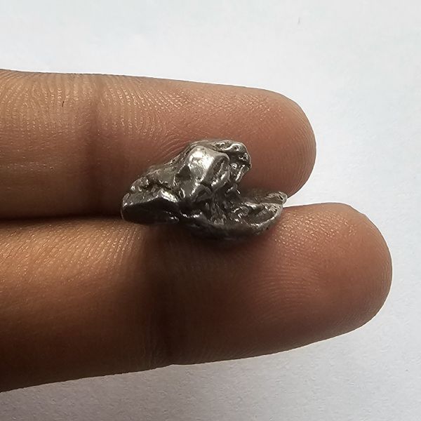 15.59 Carats Natural Meteorite 15.68 x 15.19 x 15.59 mm