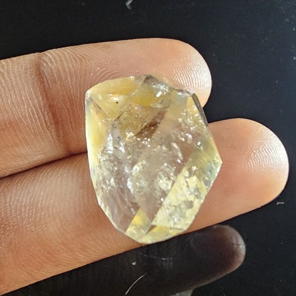 20.8 carats  Natural Herkimer diamond  3.35x10.05x18.73 mm