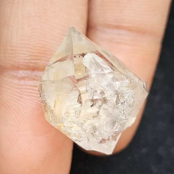 24.60 Carats Natural Herkimer Diamond 12.23 x 8.24 x 15.84 mm