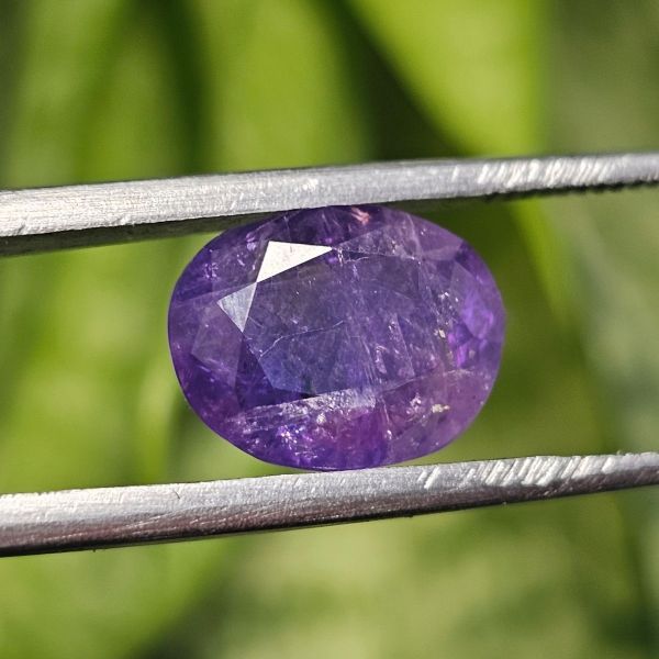 5.00 Carats Natural violet Sapphire 10.99 x 5.40 x 8.53 mm