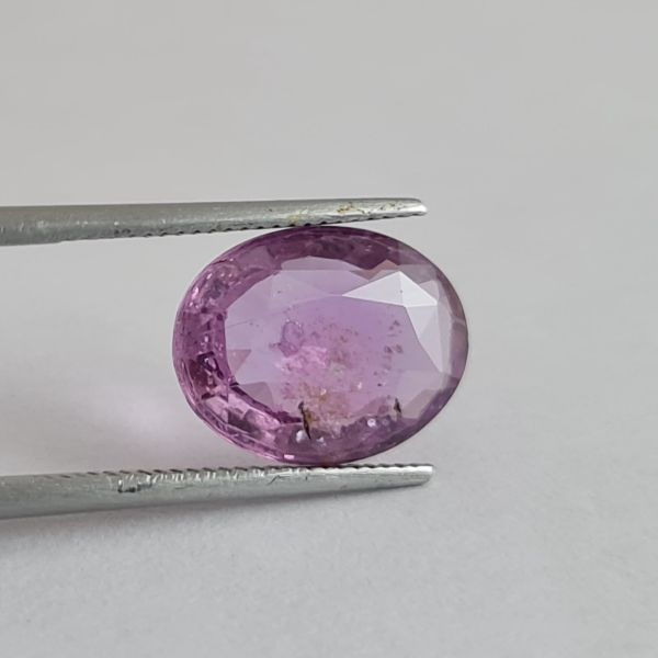 4.62 Carats Natural Pinkish Purple colour changing effect Sapphire 12.15x9.23x4.06 mm