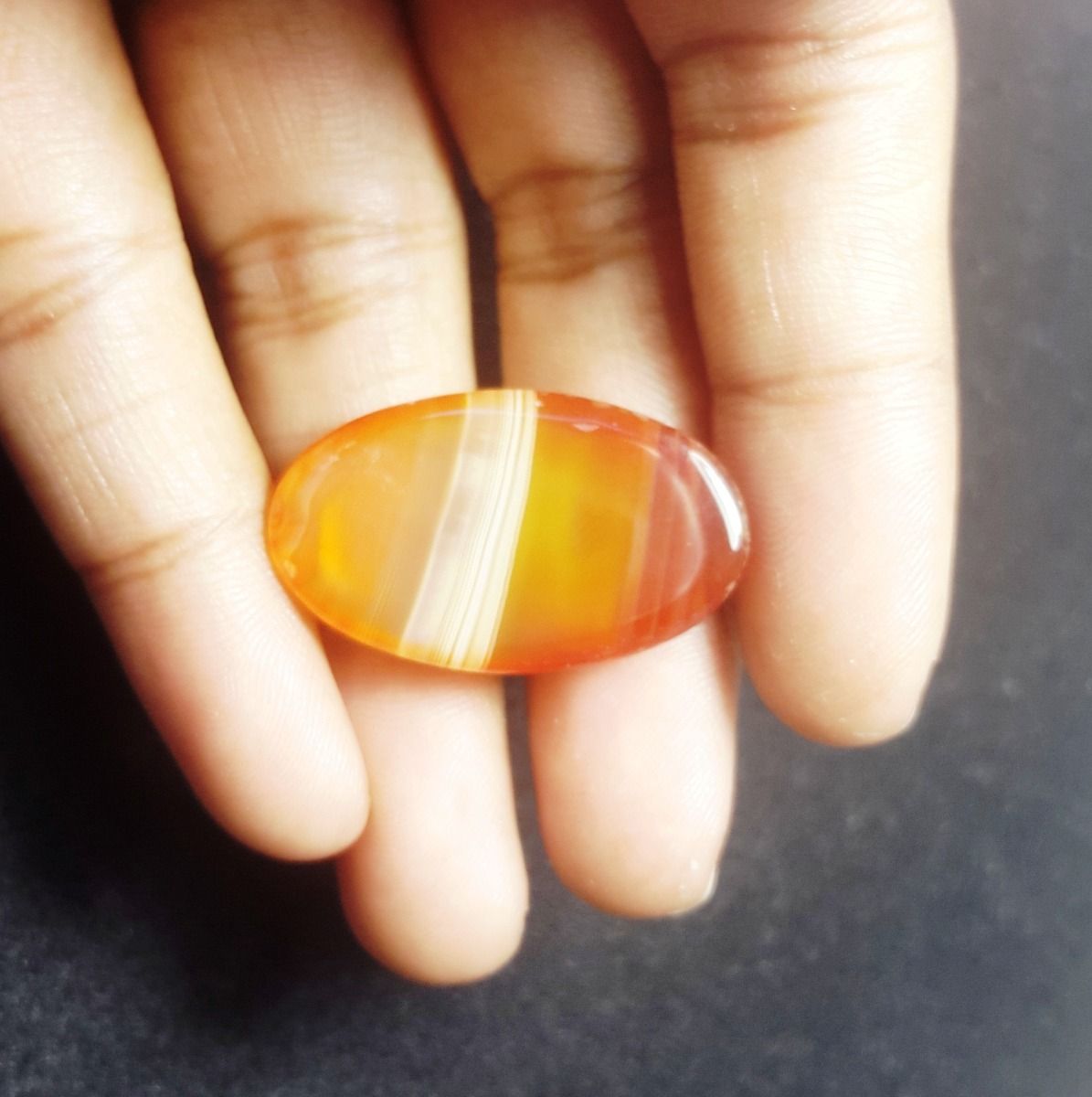 12.31 carat Natural Banded Agate 16.72 x 16.29 x 6.44 mm