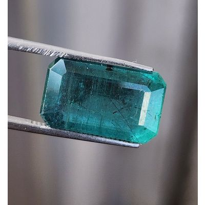 12.53 Carats Natural Zambian Emerald 1437x9.56x8.32mm