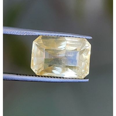 7.58 Carats Natural Yellow Sapphire 10.01 x 8.41 x 6.98 mm